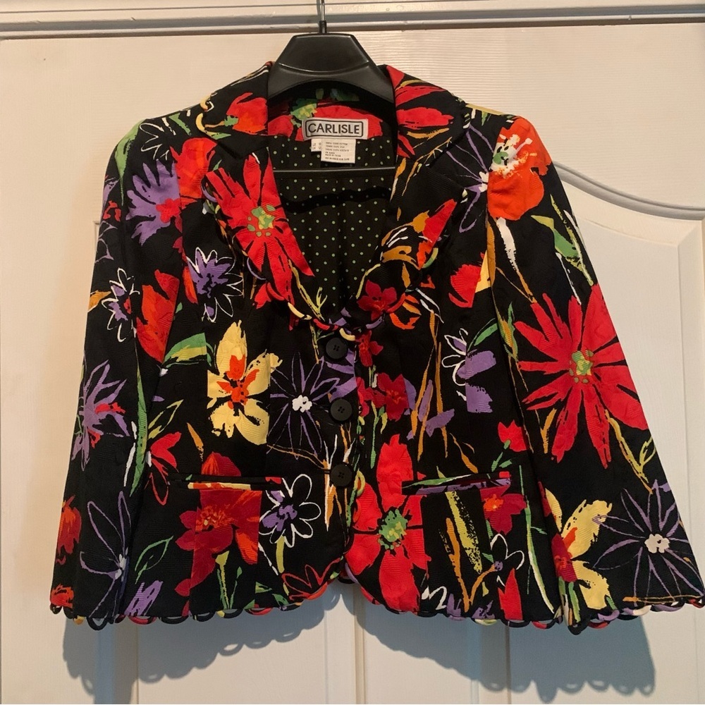 Women’s Carlisle Short Scalloped Hem Vintage Floral Blazer